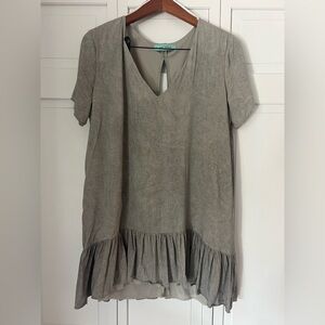 Women’s Karlie Gray flowing top. Cover up. Size medium.